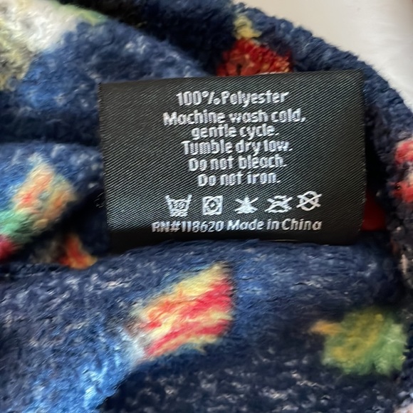 Soft & Cozy Nutcracker 2 piece lounge/ pajama set child size 8-10 - Picture 9 of 17